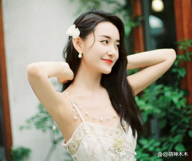 蒋依依前公司回应提到17位艺人被约谈，杨幂在列被群嘲