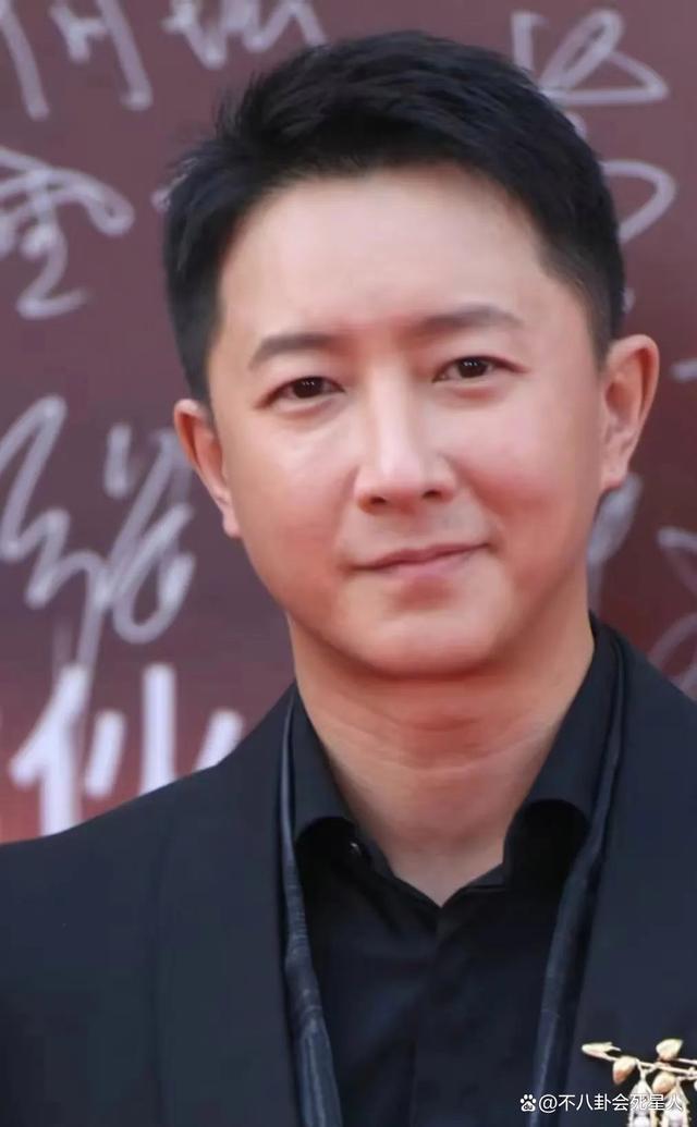 39岁韩庚近照发福，脸胖一圈变样认不出，网友：肥头大耳