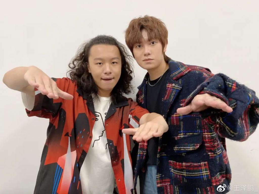 炮轰《好声音》、巨星丈夫死后四年生女，歌后甄妮的离奇人生