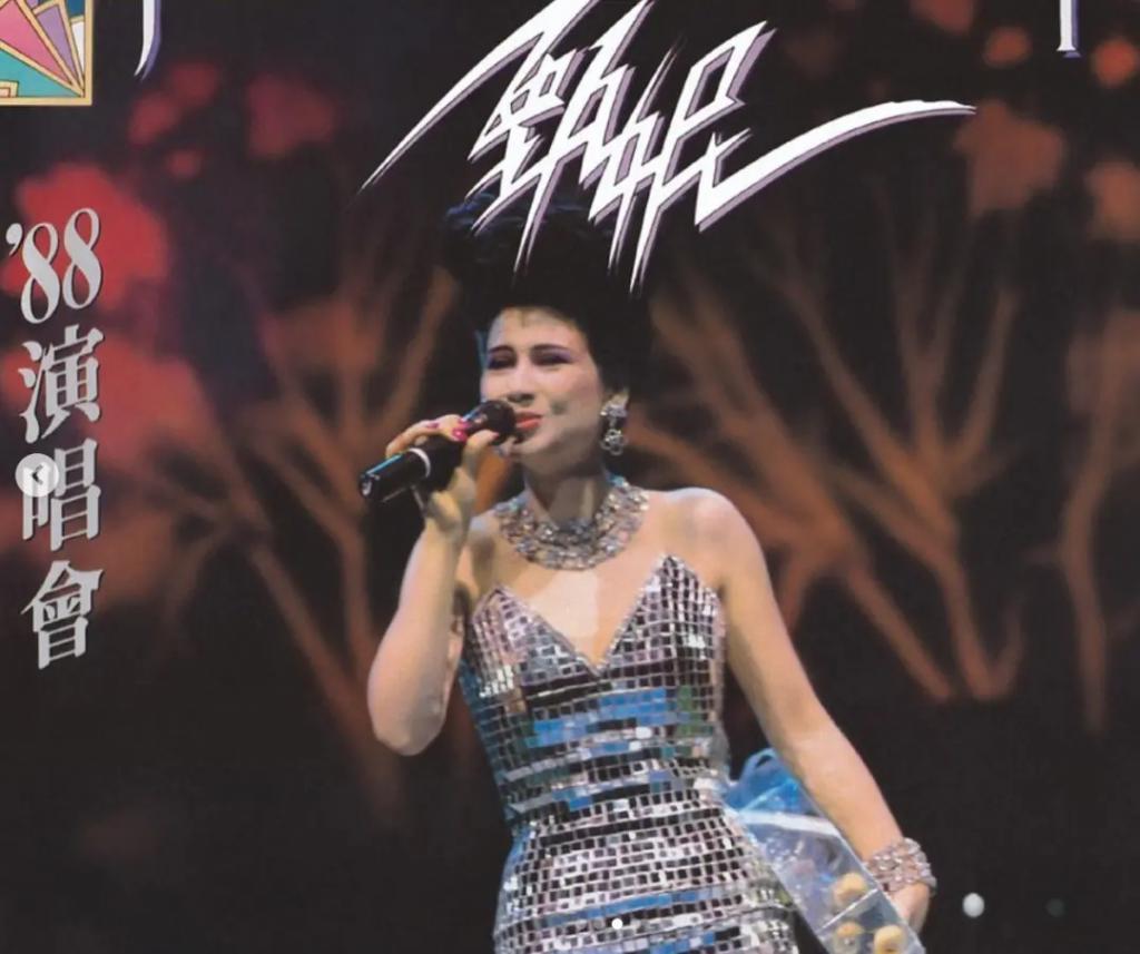 炮轰《好声音》、巨星丈夫死后四年生女，歌后甄妮的离奇人生