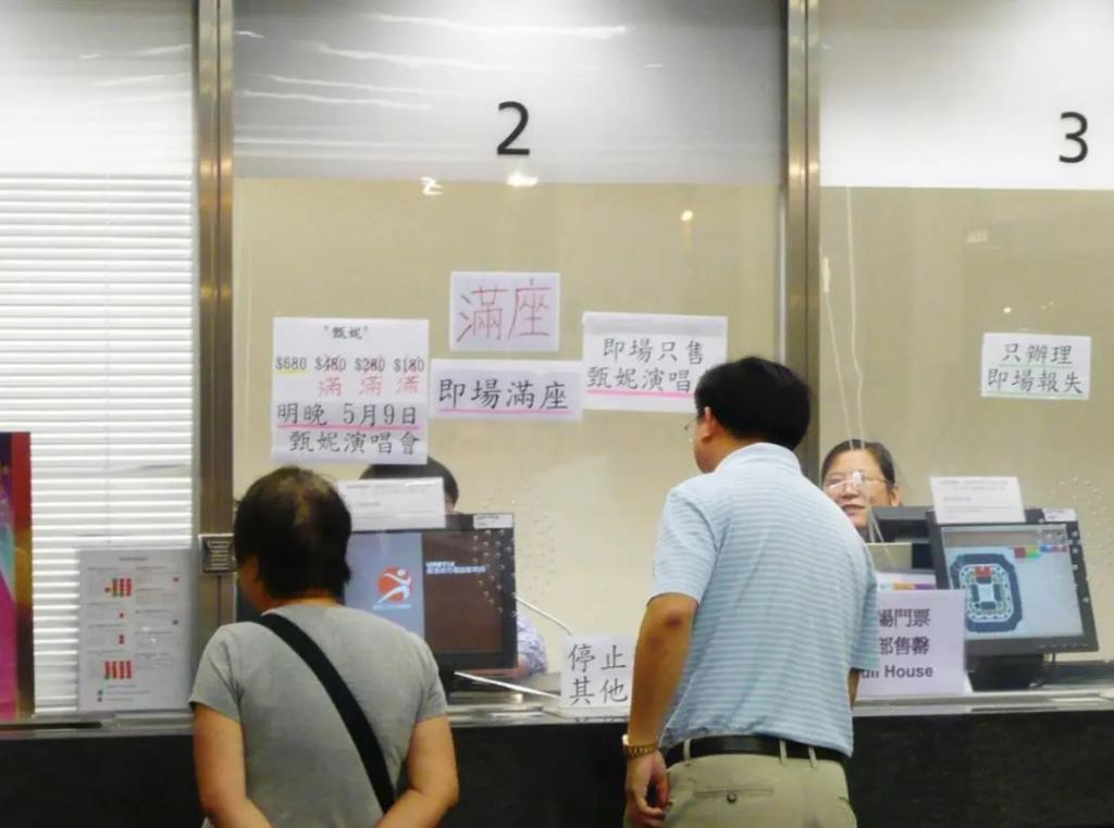 炮轰《好声音》、巨星丈夫死后四年生女，歌后甄妮的离奇人生