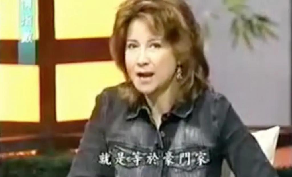 炮轰《好声音》、巨星丈夫死后四年生女，歌后甄妮的离奇人生