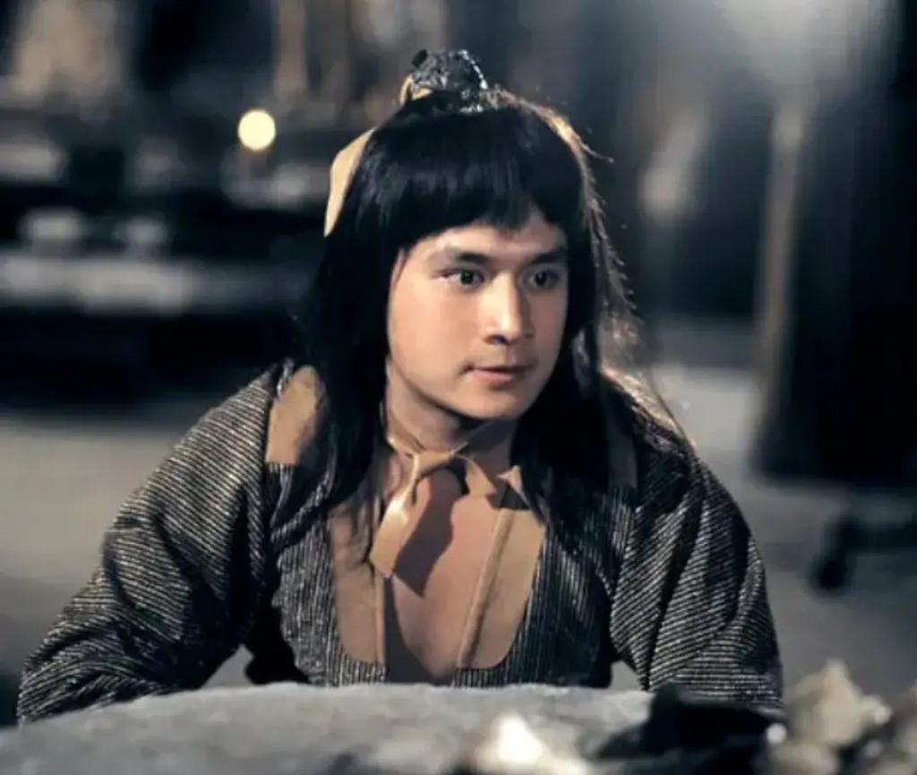 炮轰《好声音》、巨星丈夫死后四年生女，歌后甄妮的离奇人生