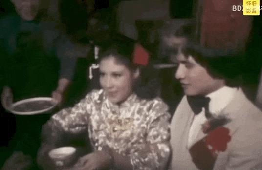 炮轰《好声音》、巨星丈夫死后四年生女，歌后甄妮的离奇人生