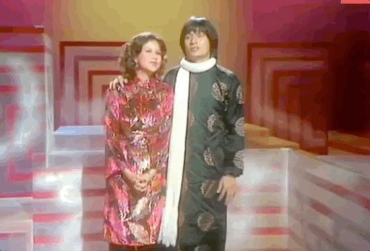 炮轰《好声音》、巨星丈夫死后四年生女，歌后甄妮的离奇人生