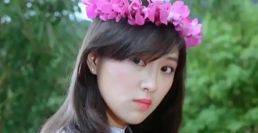 炮轰《好声音》、巨星丈夫死后四年生女，歌后甄妮的离奇人生