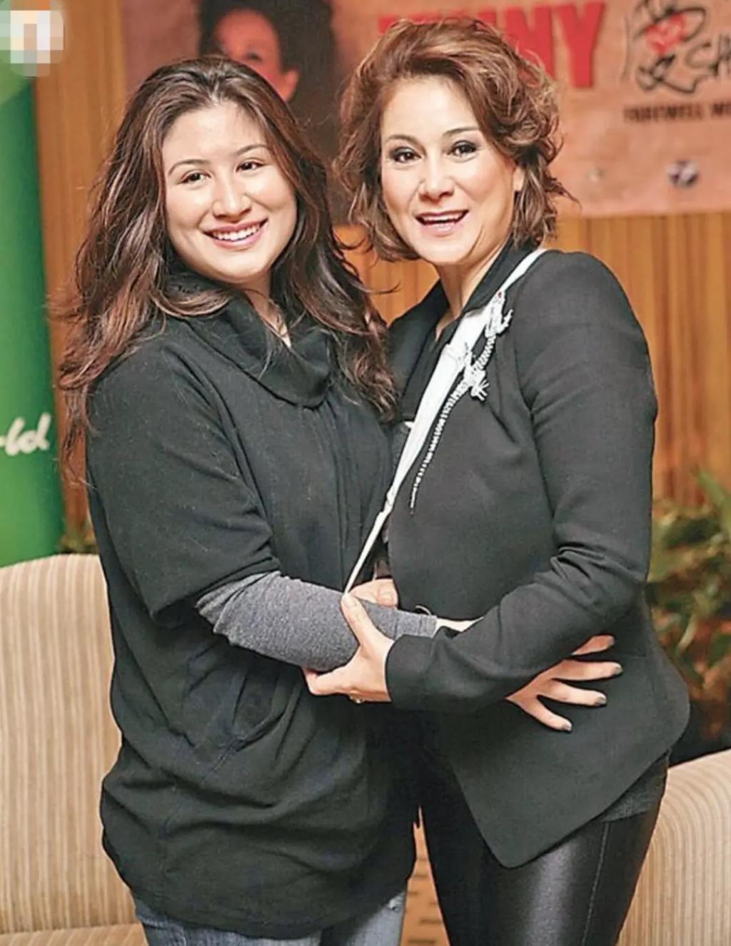 炮轰《好声音》、巨星丈夫死后四年生女，歌后甄妮的离奇人生