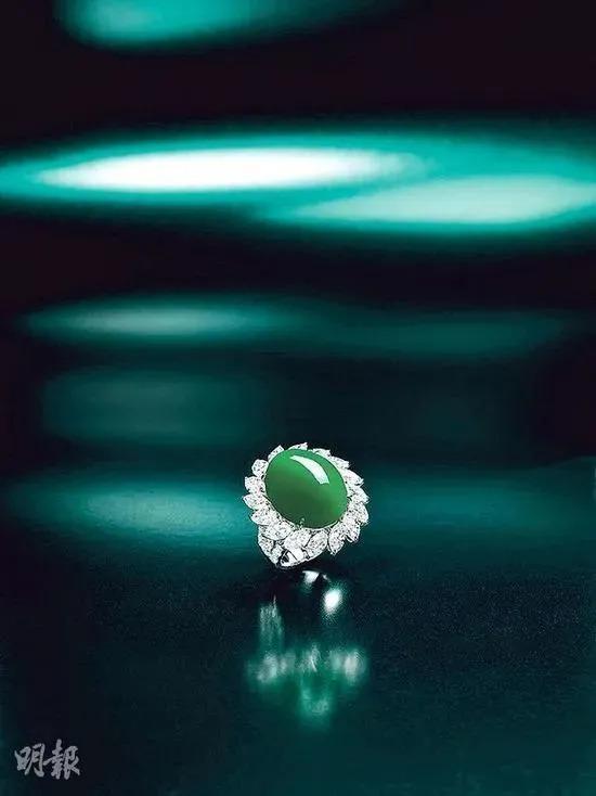 炮轰《好声音》、巨星丈夫死后四年生女，歌后甄妮的离奇人生