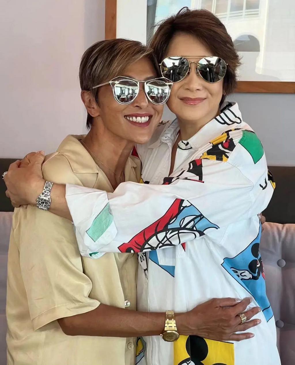 炮轰《好声音》、巨星丈夫死后四年生女，歌后甄妮的离奇人生