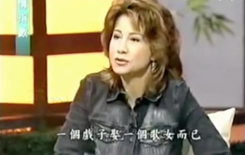 炮轰《好声音》、巨星丈夫死后四年生女，歌后甄妮的离奇人生