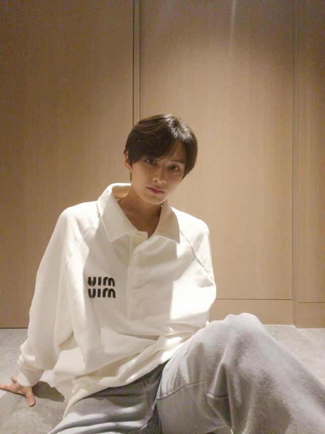 文俊辉晒与林一合照 两人同框比赞画面养眼