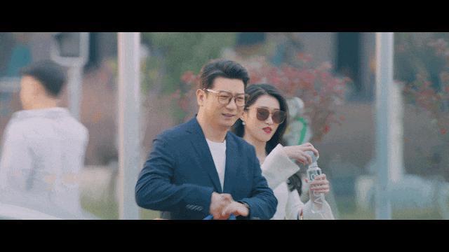 相差10岁，意外的好嗑