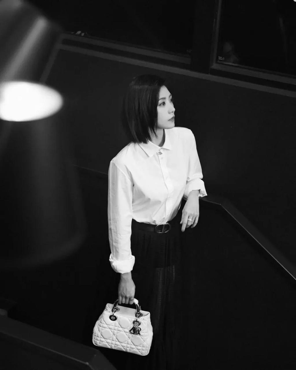 继黄多多穿泳衣被骂后，终于轮到贾静雯的女儿了……