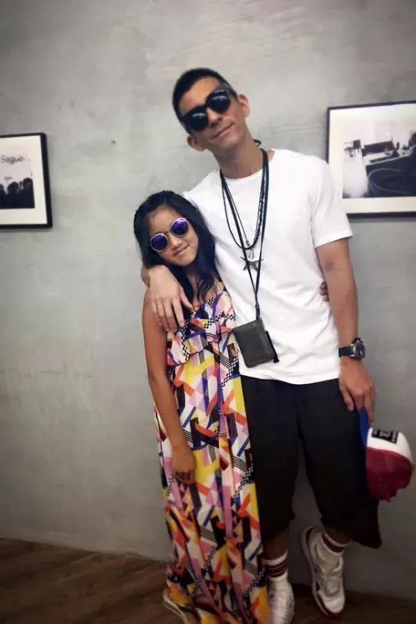 继黄多多穿泳衣被骂后，终于轮到贾静雯的女儿了……