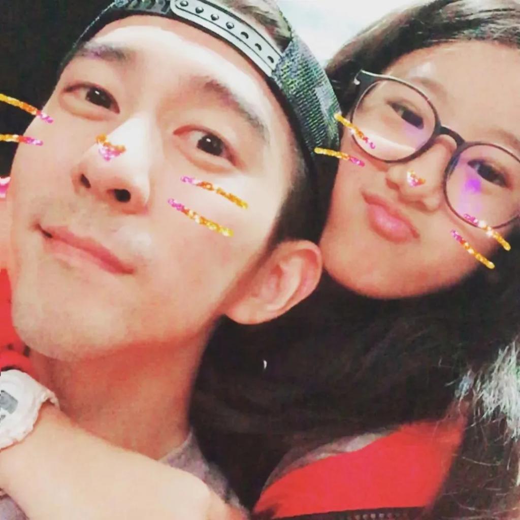 继黄多多穿泳衣被骂后，终于轮到贾静雯的女儿了……