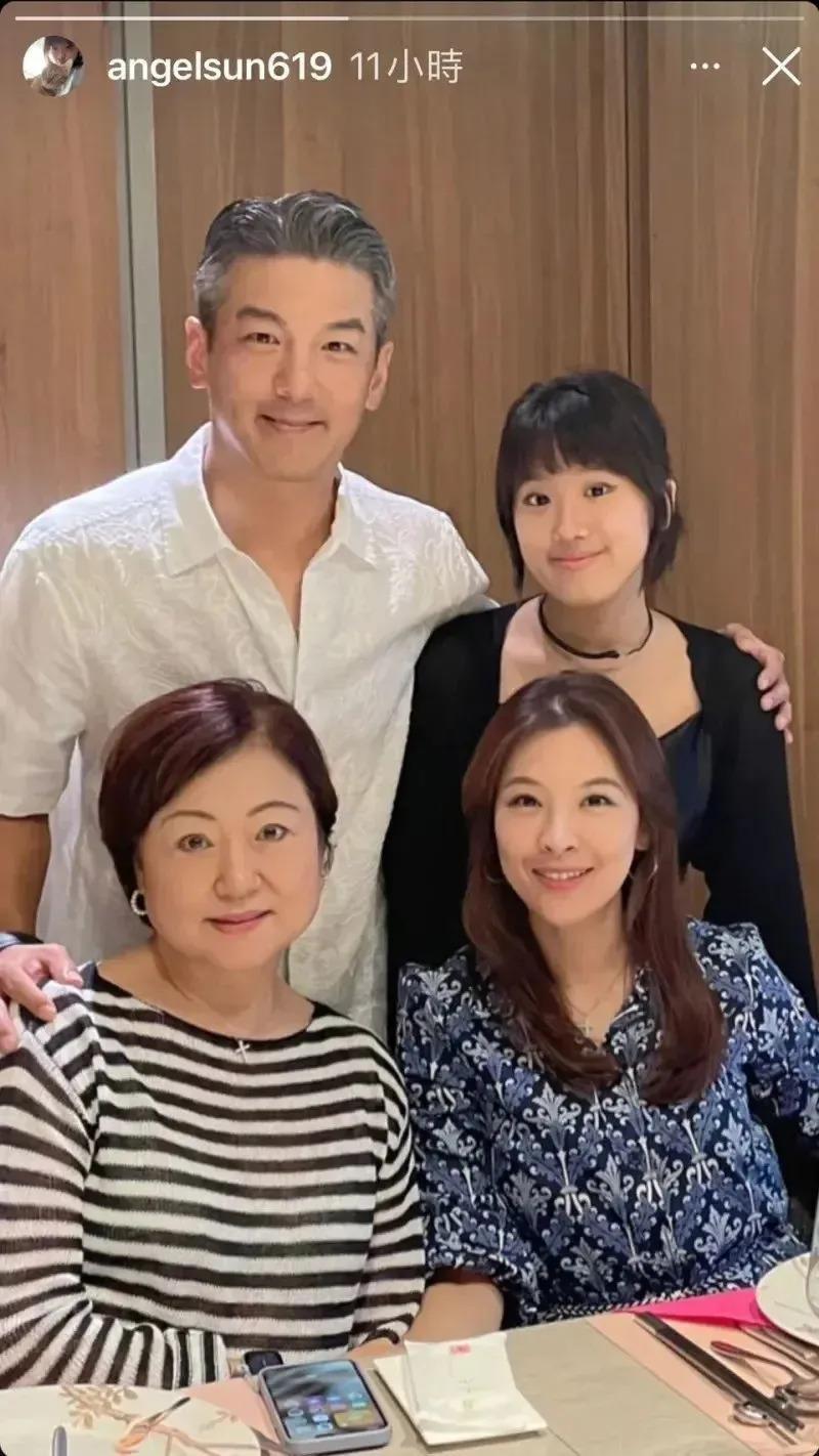 继黄多多穿泳衣被骂后，终于轮到贾静雯的女儿了……