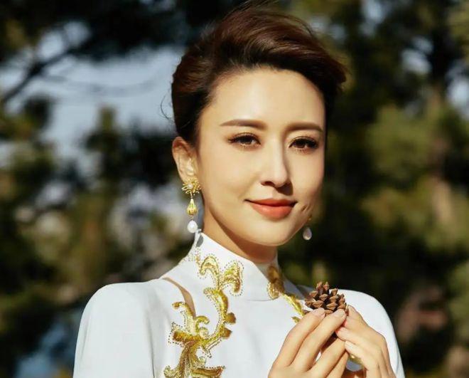 前央视主持人张蕾谈离职原因，感到瓶颈无法突破