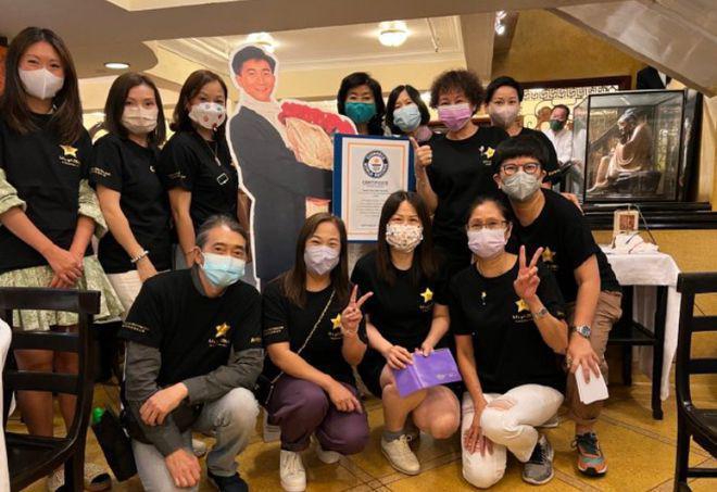 陈百强65岁冥寿歌迷设宴，众多圈内人出席，老戏骨胡枫也在