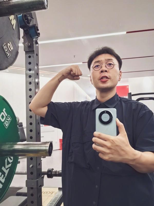 杜海涛发微博秀华为Mate60 Pro新机 网友进行锐评