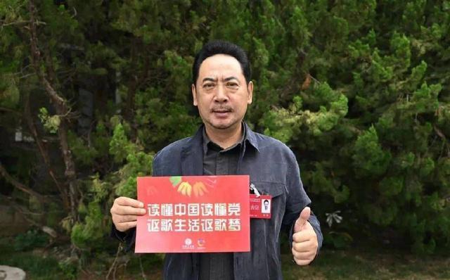 陈晓佟丽娅等参加文艺志愿者大会 为文艺志愿精神点赞