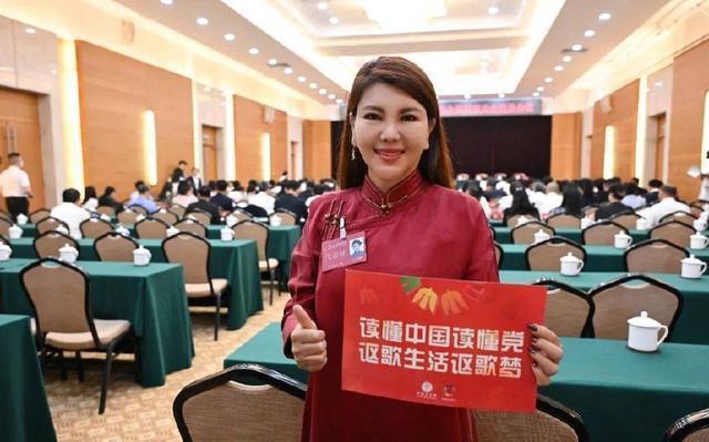 陈晓佟丽娅等参加文艺志愿者大会 为文艺志愿精神点赞