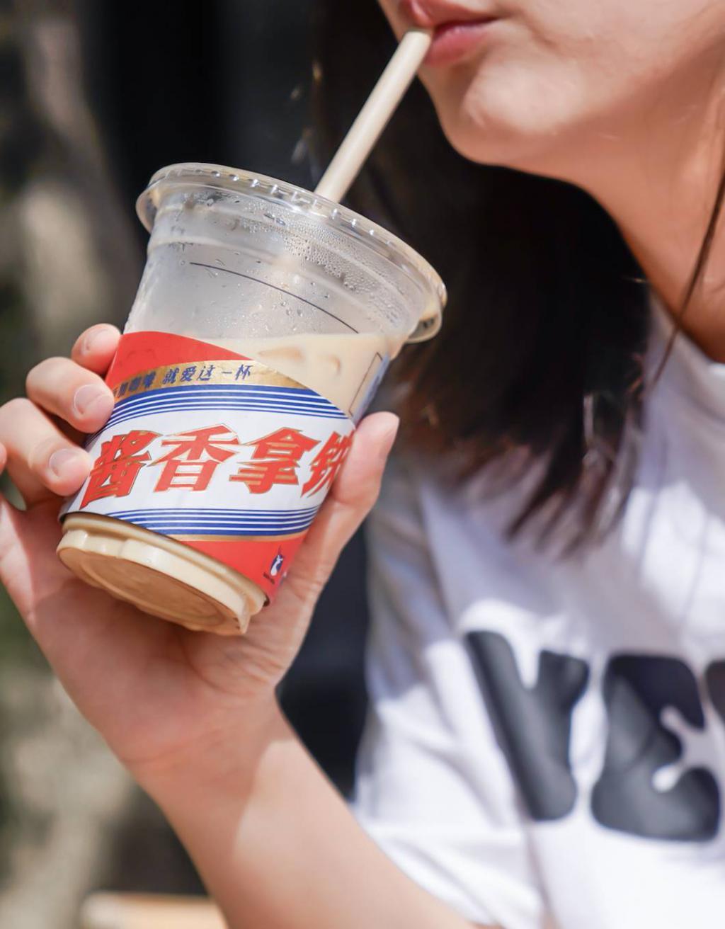 瑞幸联名茅台，谁沾谁的光？