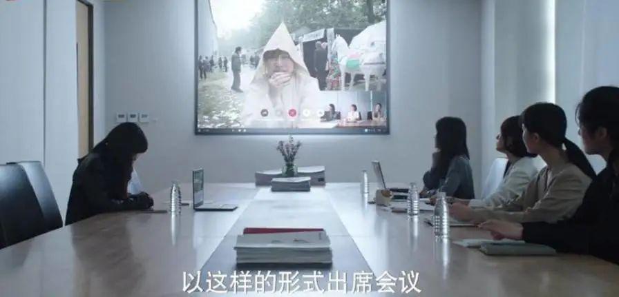 每天都在装的她，最后还上位了？