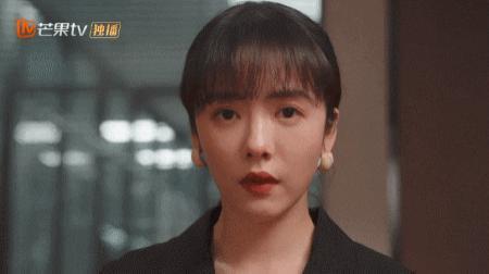 每天都在装的她，最后还上位了？