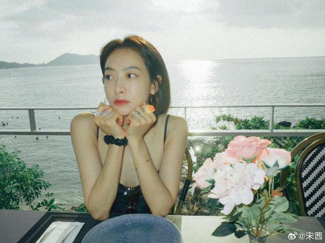 宋茜晒美照纪念出道十四周年 回应粉丝“谢谢你们记得”