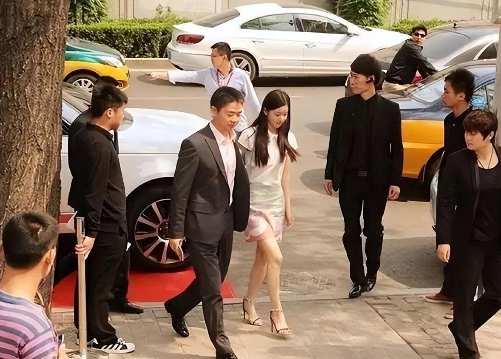 章泽天带娃游马耳他，7岁囡囡神似爸爸