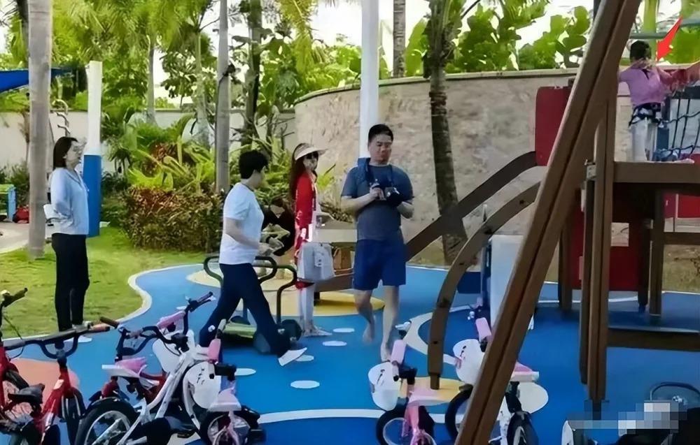 章泽天带娃游马耳他，7岁囡囡神似爸爸