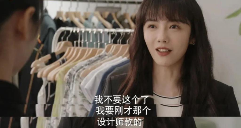 又一个装腔假名媛，被扒个精光