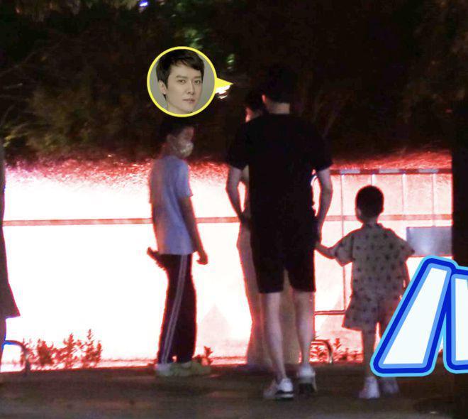 知情人曝赵丽颖冯绍峰私下常相聚 儿子由奶奶照顾