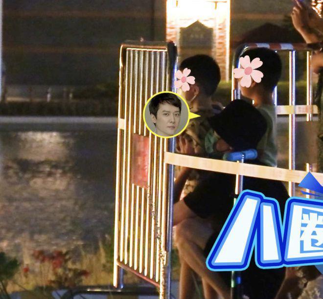 知情人曝赵丽颖冯绍峰私下常相聚 儿子由奶奶照顾