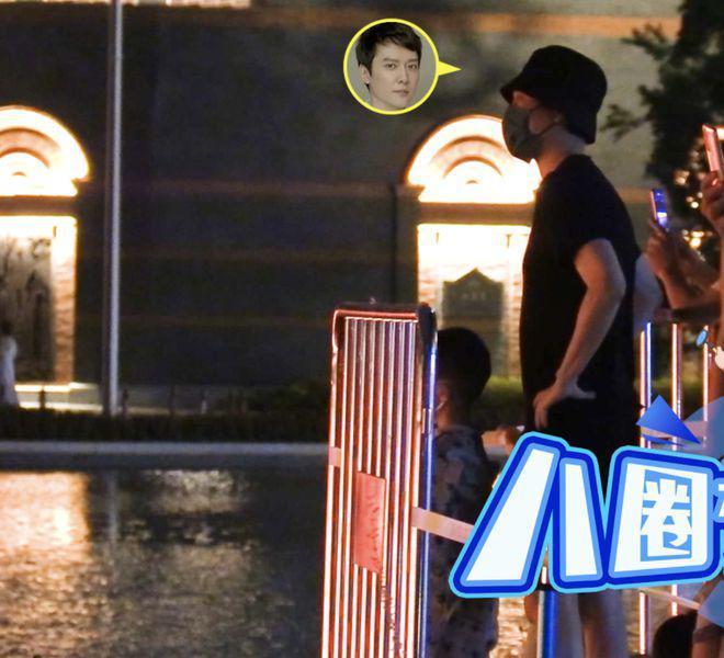 知情人曝赵丽颖冯绍峰私下常相聚 儿子由奶奶照顾