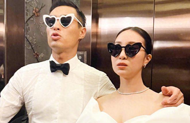 杨祐宁老婆出月子单手抱娃拍照 妊娠纹赘肉好真实
