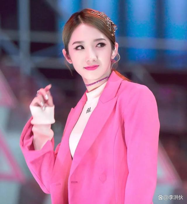 没想到杜华会和狗仔坐一起聊起孟美岐恋情，直言男方不靠谱