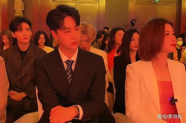 没想到杜华会和狗仔坐一起聊起孟美岐恋情，直言男方不靠谱