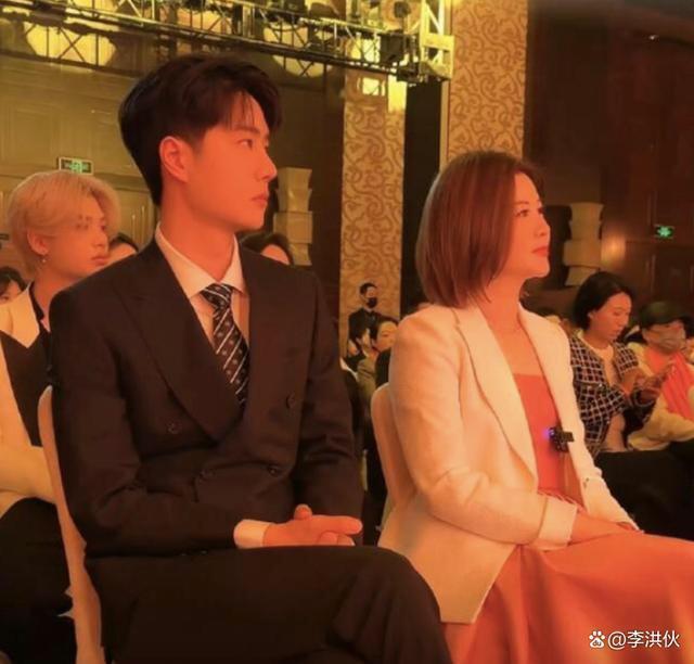 没想到杜华会和狗仔坐一起聊起孟美岐恋情，直言男方不靠谱