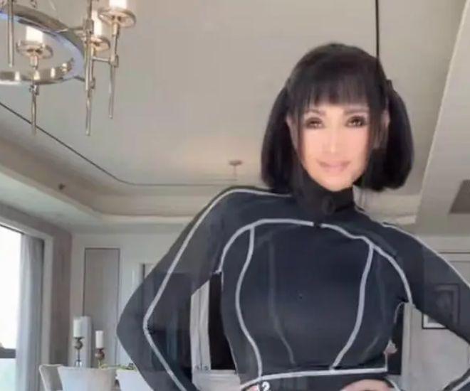 歌手张咪怎么了，手举吊瓶输液仍穿高跟鞋跳舞，乐观令人赞叹