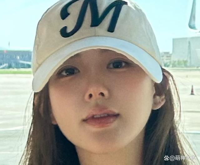 赵露思最新时尚大片惹争议，从肉鼻变小翘鼻，被质疑医美了