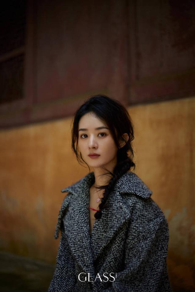 赵丽颖杂志大片曝光 回归自然悠闲松弛