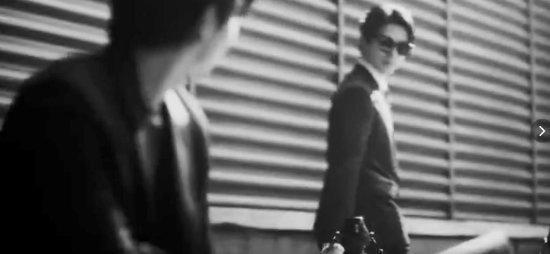 孔刘晒与李栋旭拍立得合照 称要把照片贴在冰箱上