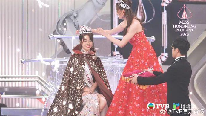 丑闻缠身，不该是她的下场