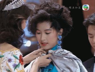 丑闻缠身，不该是她的下场