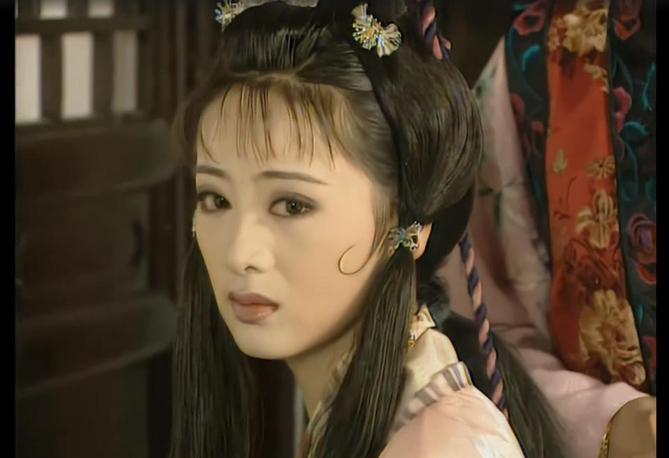 从前被黄奕骗了，现在又太小看她