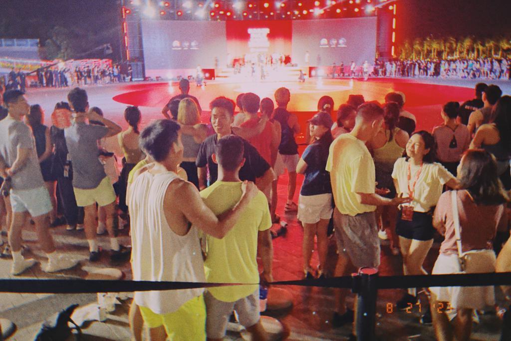 我们去参加了 lululemon 年度最大社区活动，找到了快乐的秘密