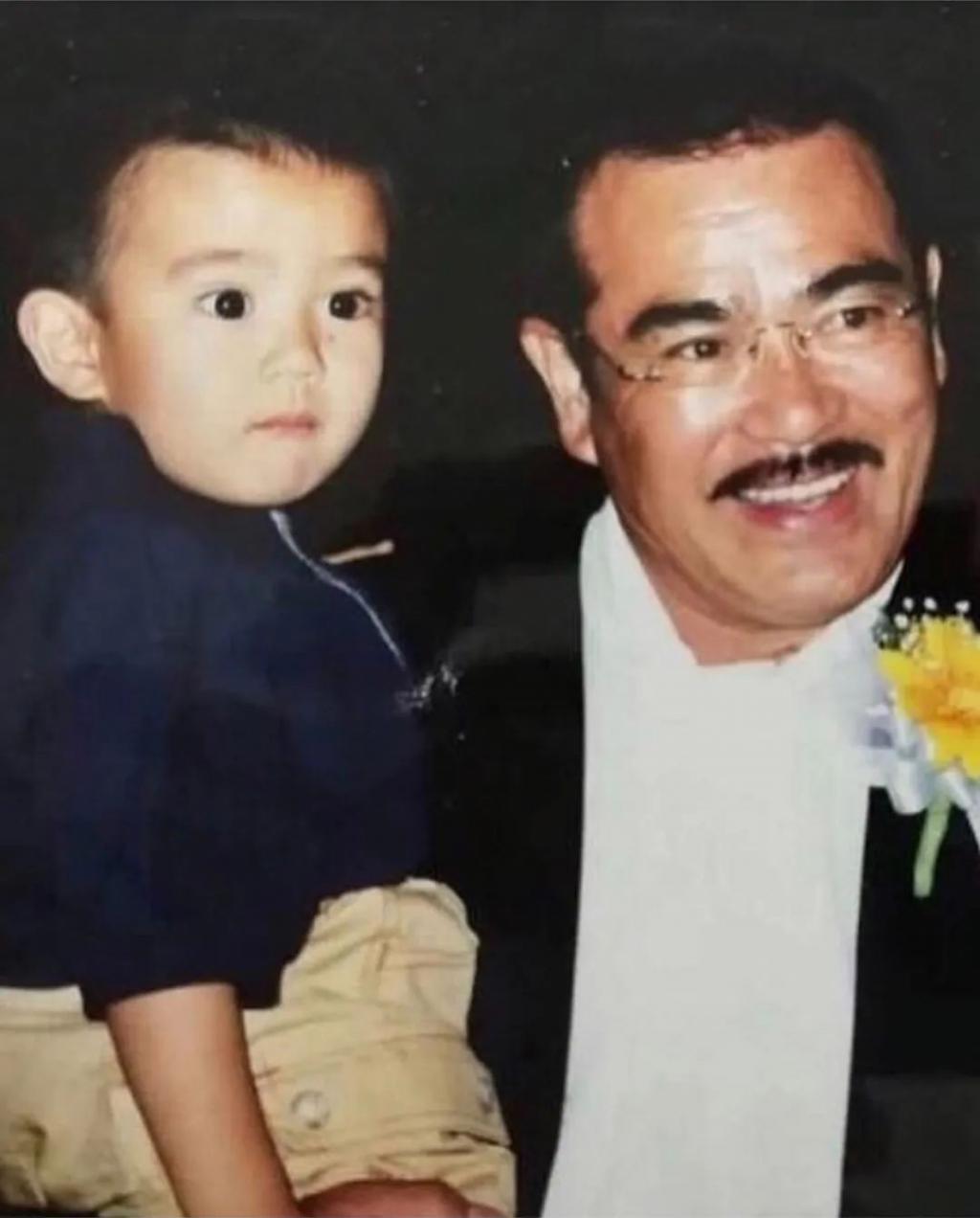 口碑大爆，评分狂涨！王炸顶流，一集封神