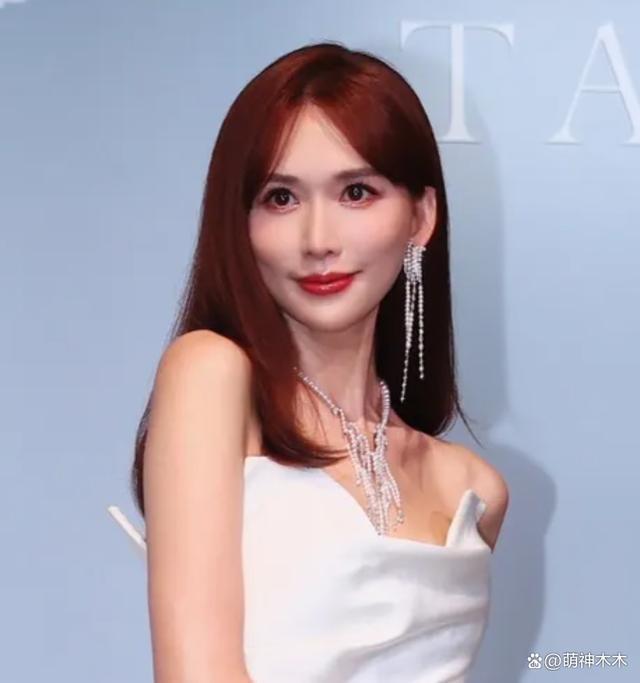 48岁林志玲最新状态曝光，脸僵苹果肌凸起，被嘲“蔡明化”
