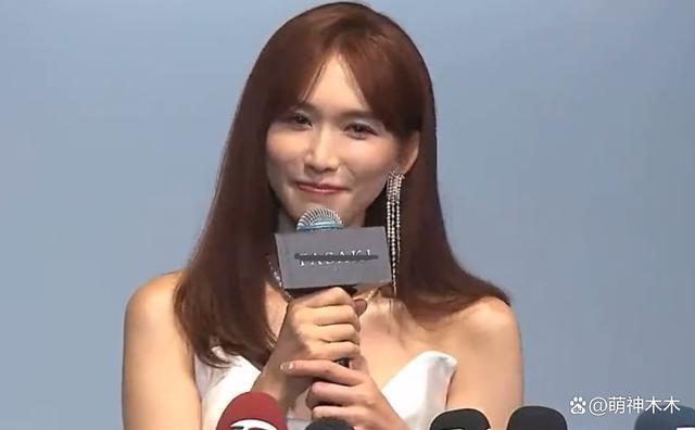 48岁林志玲最新状态曝光，脸僵苹果肌凸起，被嘲“蔡明化”